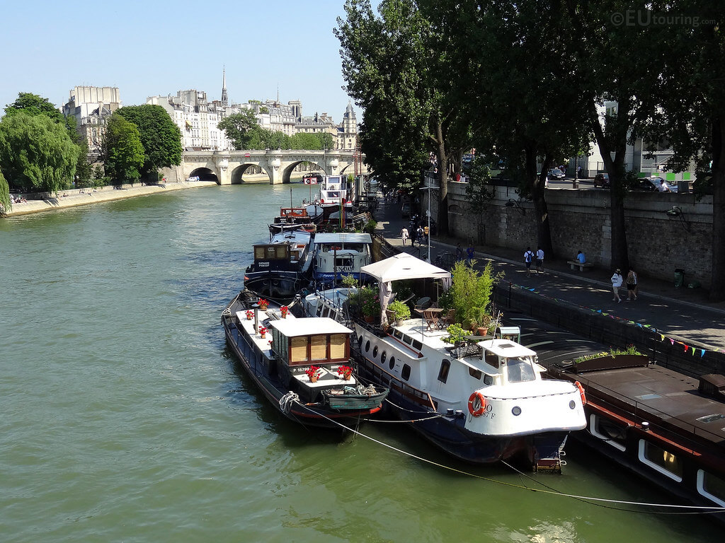 Long term houseboat rentals Paris