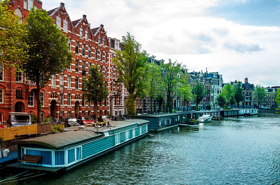 Long term houseboat rentals Amsterdam, Paris & London