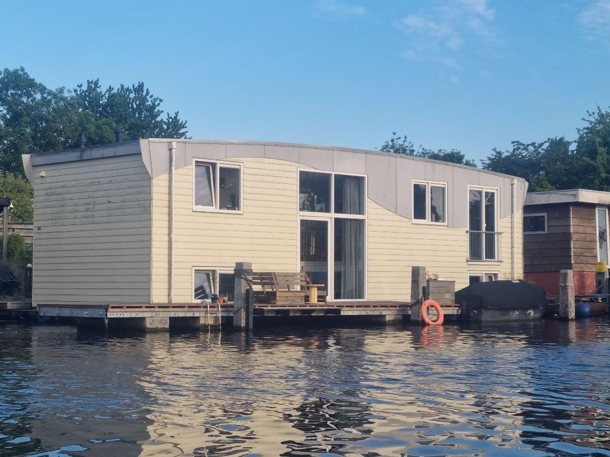 Buiksloterdijk 433 1034 ZA, Amsterdam, Noord-Holland Nederland, 2 Bedrooms Bedrooms, 4 Rooms Rooms,Houseboat,For Rent,Buiksloterdijk,1052