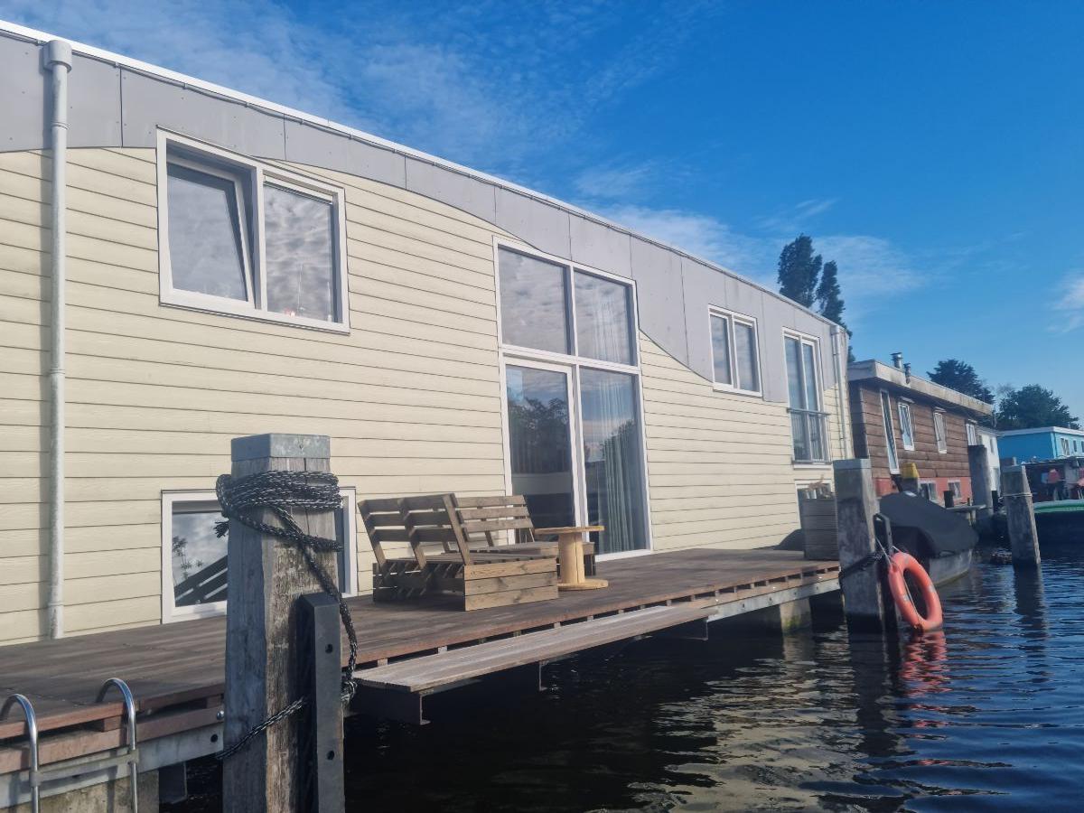 Buiksloterdijk 433 1034 ZA, Amsterdam, Noord-Holland Nederland, 2 Bedrooms Bedrooms, 4 Rooms Rooms,Houseboat,For Rent,Buiksloterdijk,1052