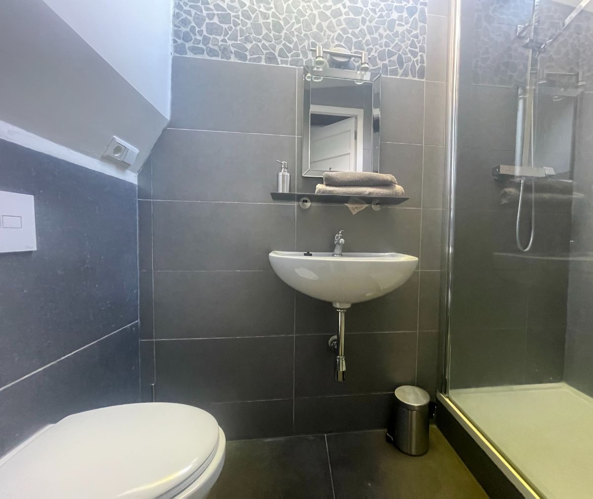 Lijnbaansgracht 335k 1017XA, Amsterdam, Noord-Holland Netherlands, 2 Bedrooms Bedrooms, 2 Rooms Rooms,Houseboat,For Rent,Lijnbaansgracht,1054