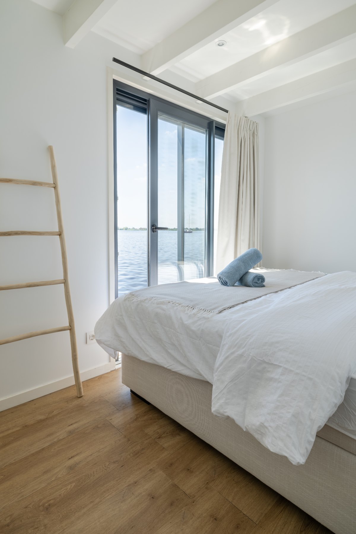 Tjotterpad 40 1081 KD, Amsterdam, Noord-Holland Netherlands, 3 Bedrooms Bedrooms, 5 Rooms Rooms,0,Houseboat,For Rent,Tjotterpad,0,1066