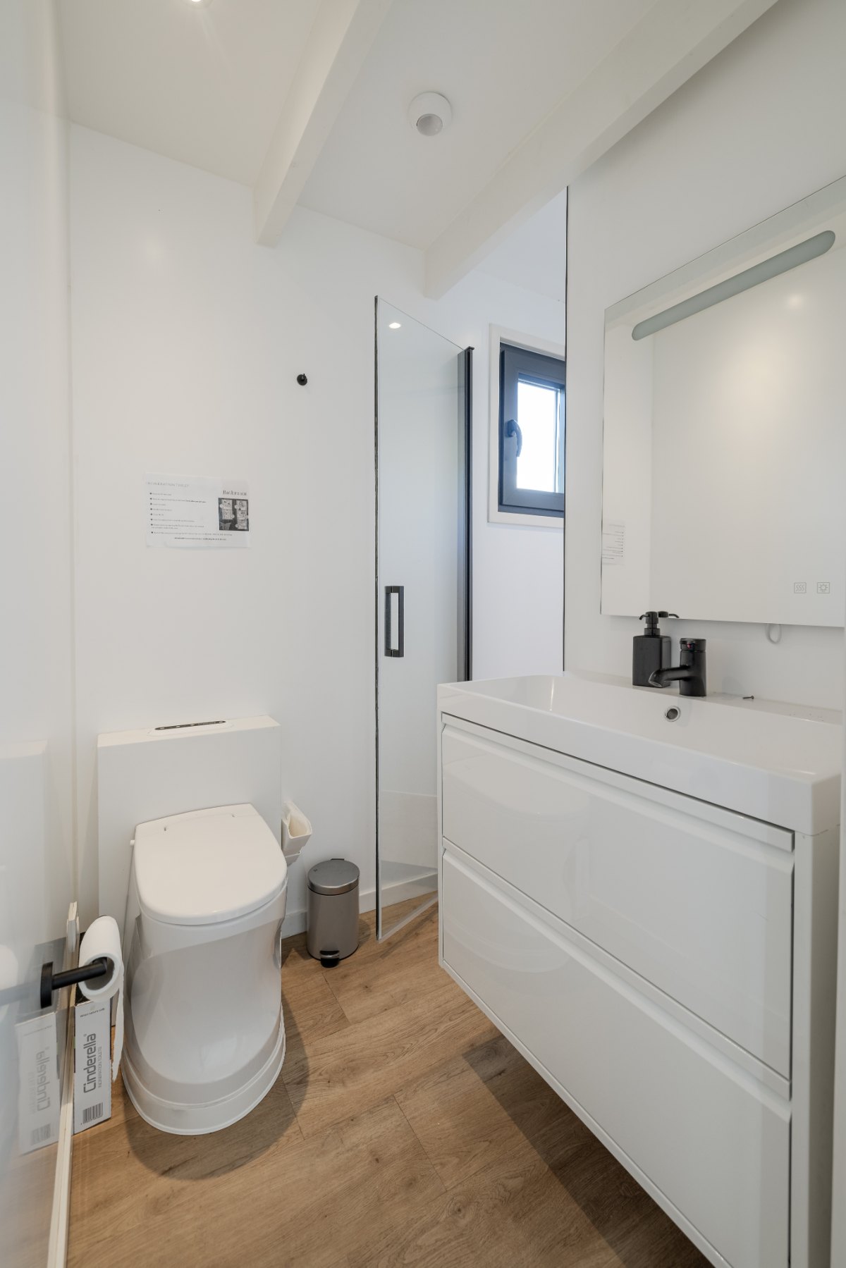 Tjotterpad 40 1081 KD, Amsterdam, Noord-Holland Netherlands, 3 Bedrooms Bedrooms, 5 Rooms Rooms,0,Houseboat,For Rent,Tjotterpad,0,1066