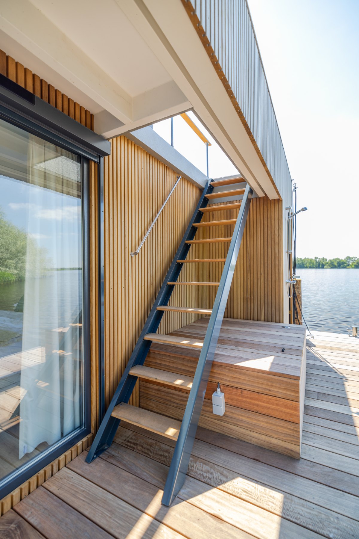 Tjotterpad 40 1081 KD, Amsterdam, Noord-Holland Netherlands, 3 Bedrooms Bedrooms, 5 Rooms Rooms,0,Houseboat,For Rent,Tjotterpad,0,1066
